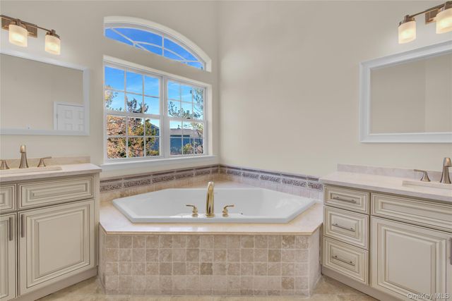 177 Hamlet Drive, Mount Sinai, NY 11766