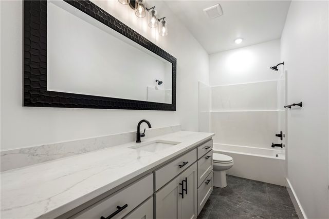 78 Chelmsworth Drive, Bella Vista, AR 72715