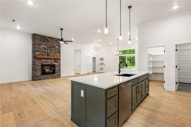 78 Chelmsworth Drive, Bella Vista, AR 72715