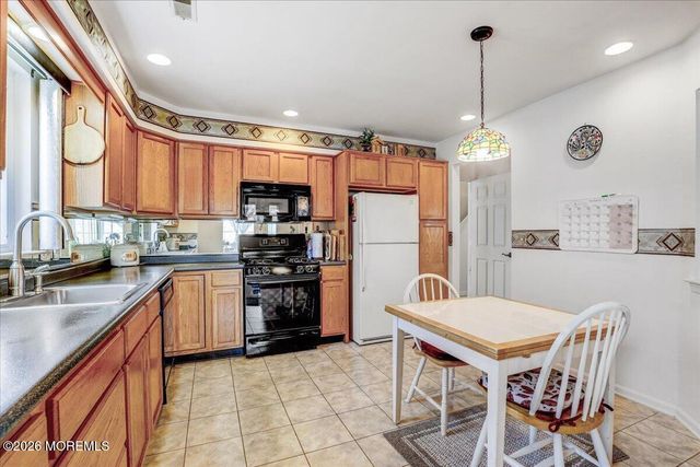 24 Merion Lane, Jackson, NJ 08527