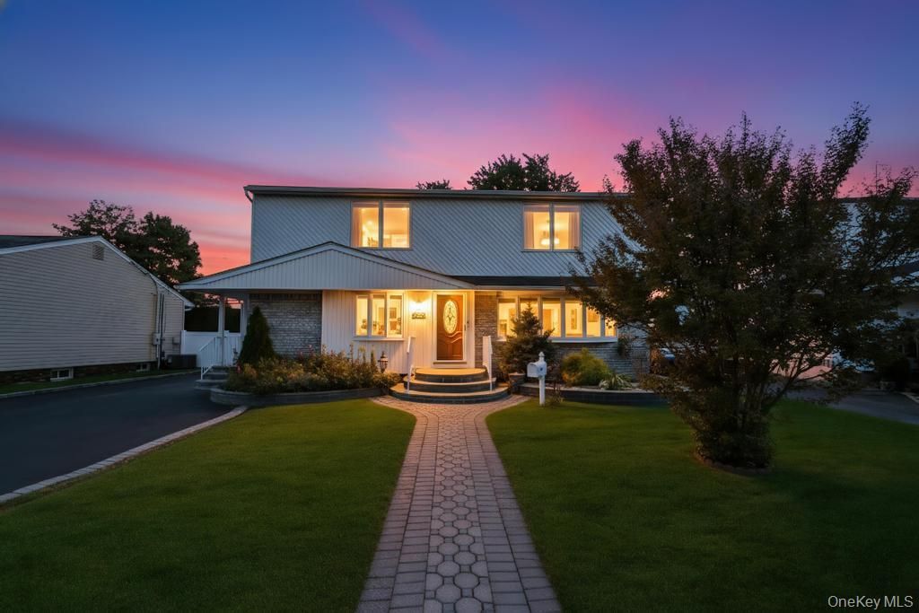 30 Andover Lane, Hicksville, NY 11801