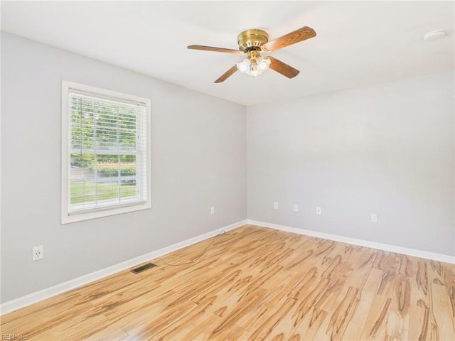 502 Dogwood RD, Yorktown, VA 23690