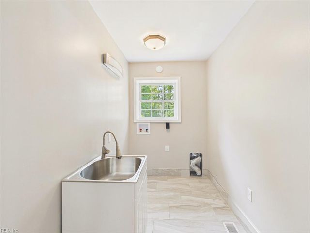 502 Dogwood RD, Yorktown, VA 23690