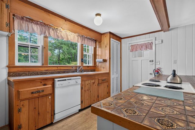 41 Elting Avenue, New Paltz, NY 12561