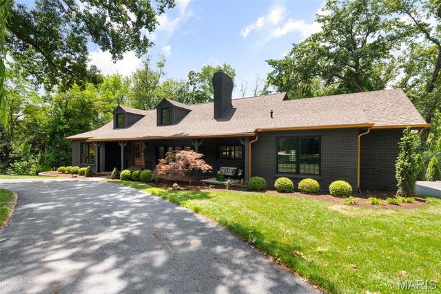 9 Sumac Lane, St Louis, MO 63124