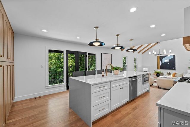 9 Sumac Lane, St Louis, MO 63124