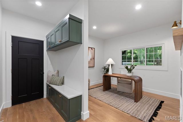 9 Sumac Lane, St Louis, MO 63124