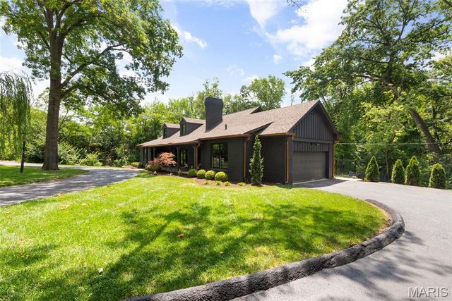 9 Sumac Lane, St Louis, MO 63124