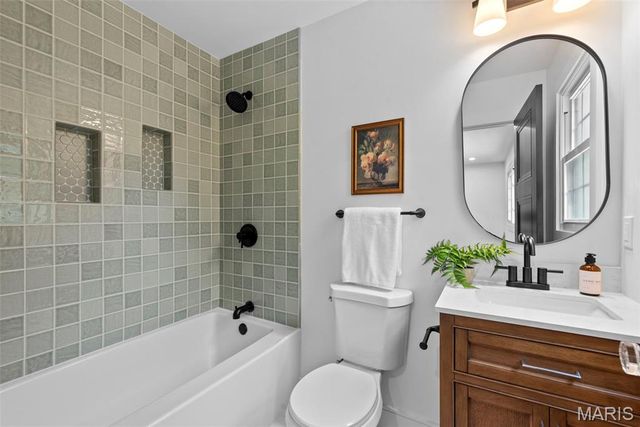 9 Sumac Lane, St Louis, MO 63124