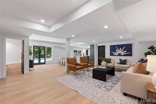 9 Sumac Lane, St Louis, MO 63124