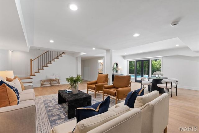 9 Sumac Lane, St Louis, MO 63124