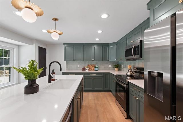 9 Sumac Lane, St Louis, MO 63124