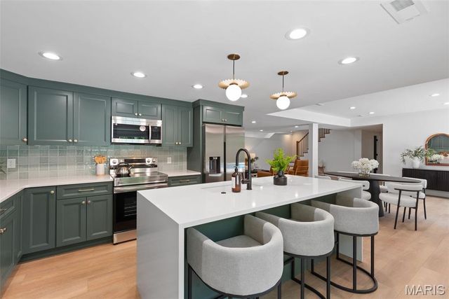 9 Sumac Lane, St Louis, MO 63124