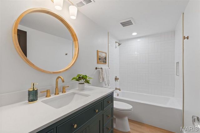 9 Sumac Lane, St Louis, MO 63124