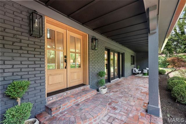 9 Sumac Lane, St Louis, MO 63124