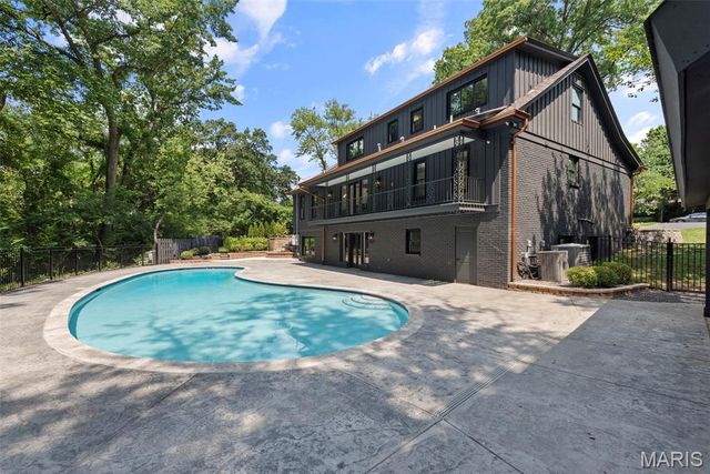 9 Sumac Lane, St Louis, MO 63124