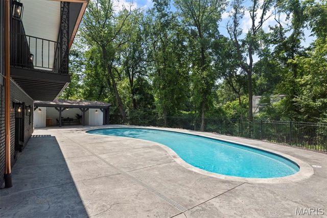 9 Sumac Lane, St Louis, MO 63124