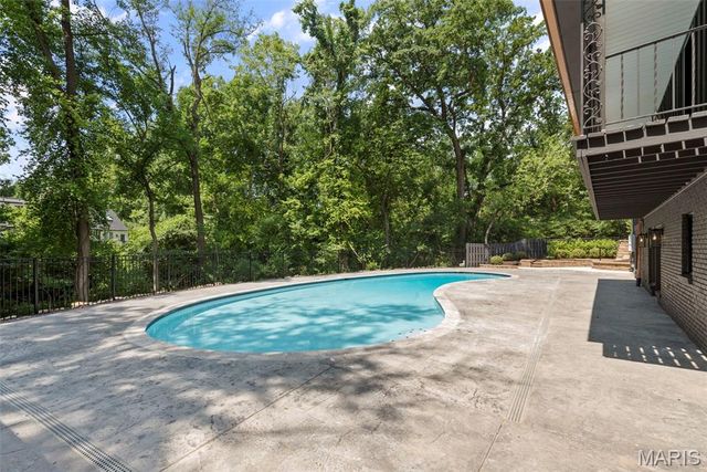 9 Sumac Lane, St Louis, MO 63124