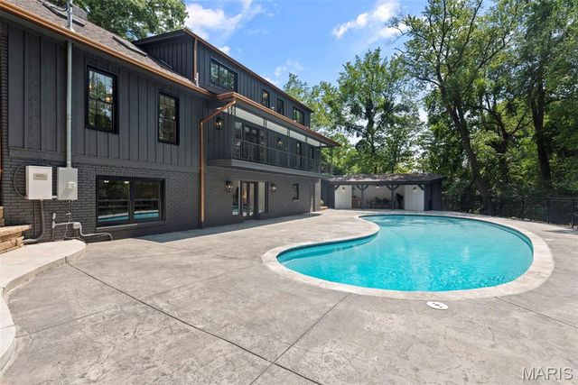 9 Sumac Lane, St Louis, MO 63124