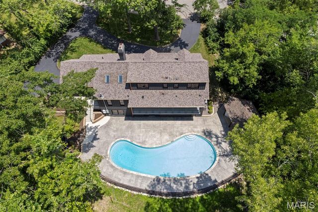 9 Sumac Lane, St Louis, MO 63124