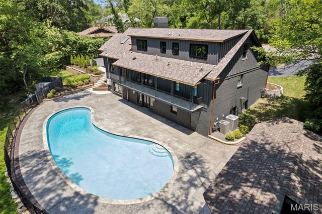 9 Sumac Lane, St Louis, MO 63124