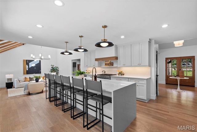 9 Sumac Lane, St Louis, MO 63124