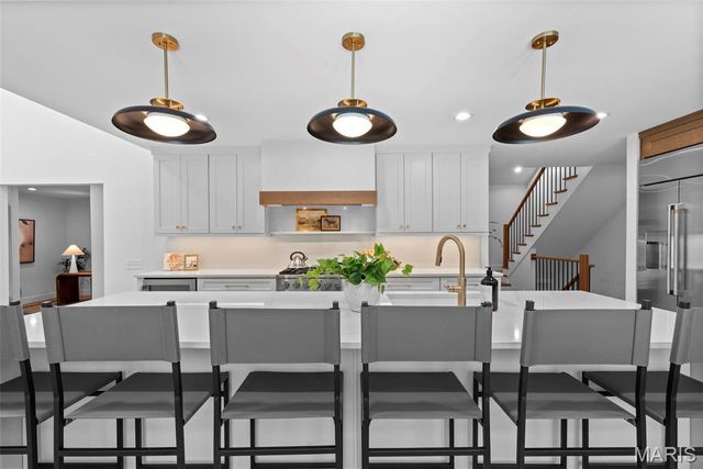 9 Sumac Lane, St Louis, MO 63124