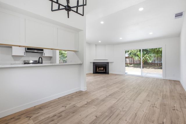 14 Cache River Cir, Sacramento, CA 95831