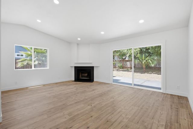 14 Cache River Cir, Sacramento, CA 95831