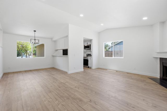 14 Cache River Cir, Sacramento, CA 95831