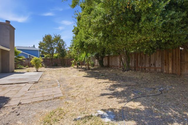 14 Cache River Cir, Sacramento, CA 95831
