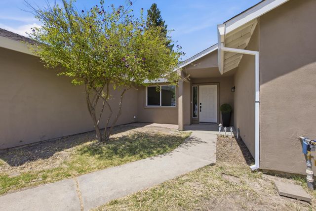 14 Cache River Cir, Sacramento, CA 95831