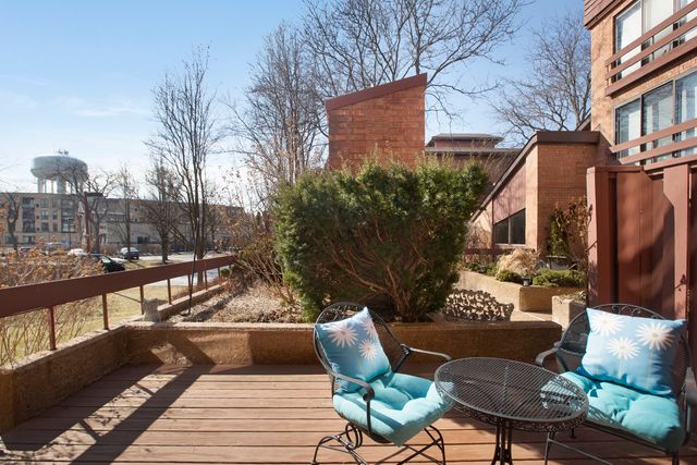 706 Waukegan Road 4, Glenview, IL 60025