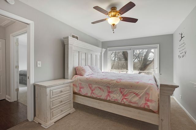 706 Waukegan Road 4, Glenview, IL 60025