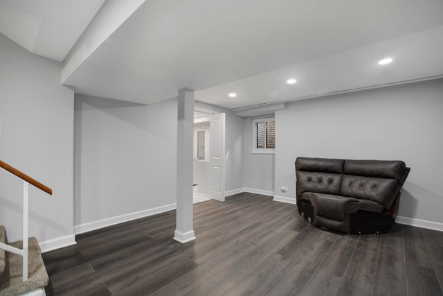 706 Waukegan Road 4, Glenview, IL 60025