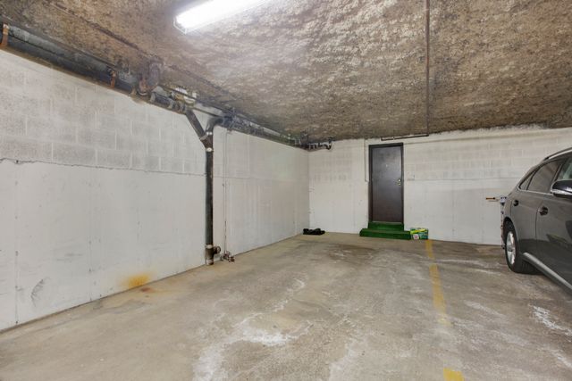 706 Waukegan Road 4, Glenview, IL 60025