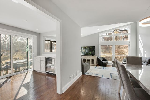 706 Waukegan Road 4, Glenview, IL 60025