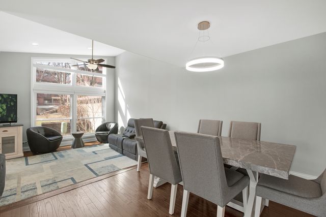 706 Waukegan Road 4, Glenview, IL 60025