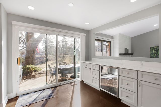 706 Waukegan Road 4, Glenview, IL 60025