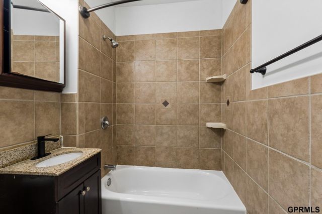 1824 N 32nd Street, Omaha, NE 68111
