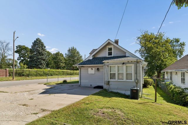 1824 N 32nd Street, Omaha, NE 68111