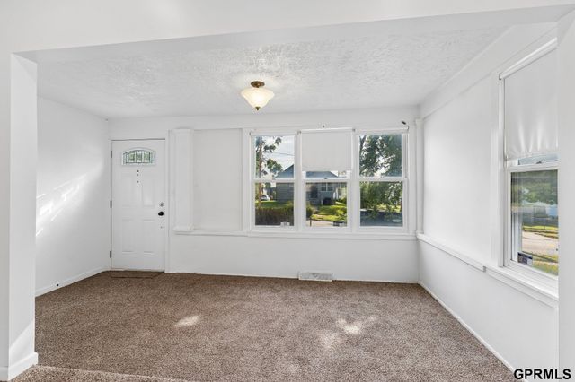 1824 N 32nd Street, Omaha, NE 68111