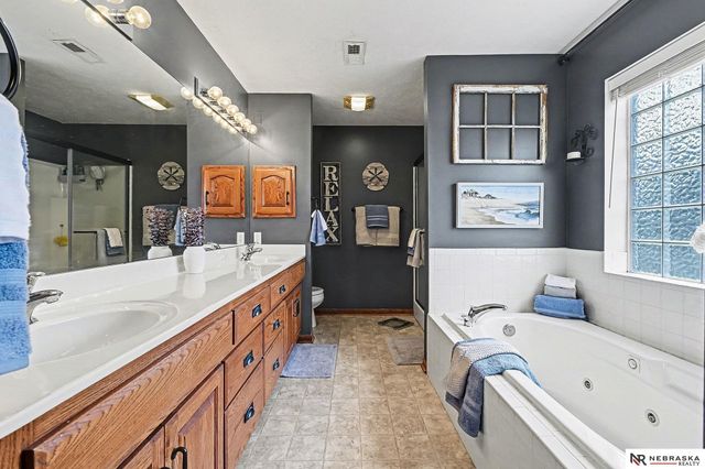 36807 Oakmont Drive, Louisville, NE 68037