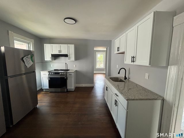 231 Goddard Avenue 2nd Floor, Bridgeport, CT 06610