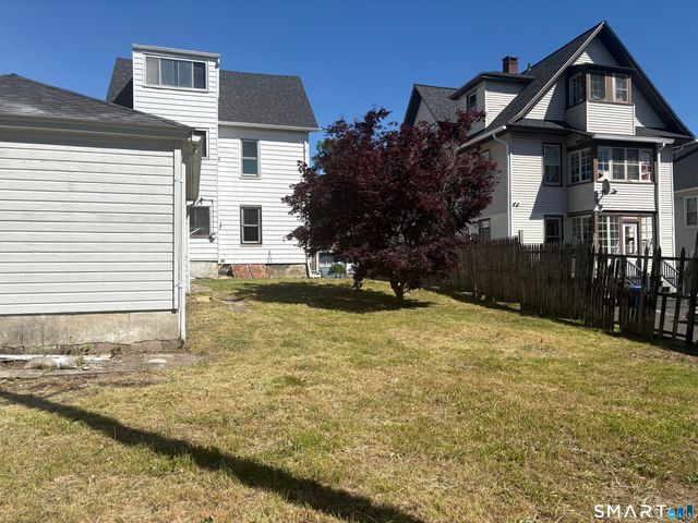 231 Goddard Avenue 2nd Floor, Bridgeport, CT 06610