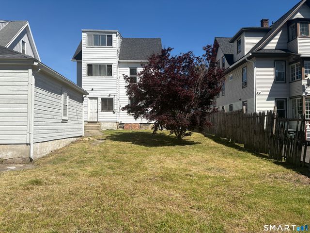 231 Goddard Avenue 2nd Floor, Bridgeport, CT 06610