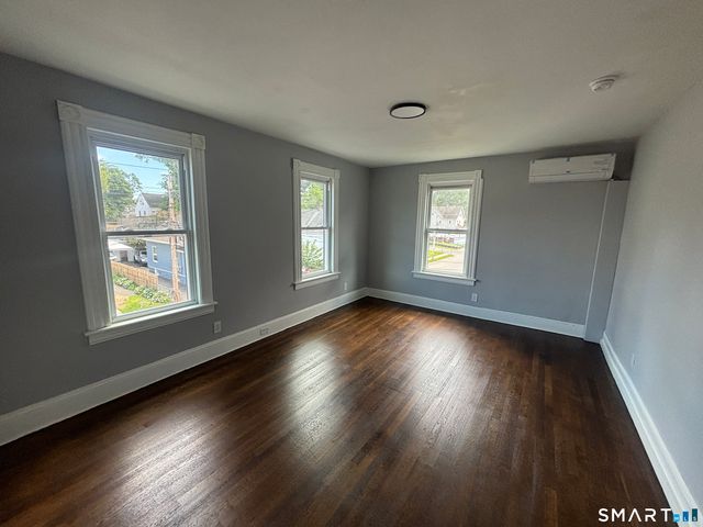 231 Goddard Avenue 2nd Floor, Bridgeport, CT 06610