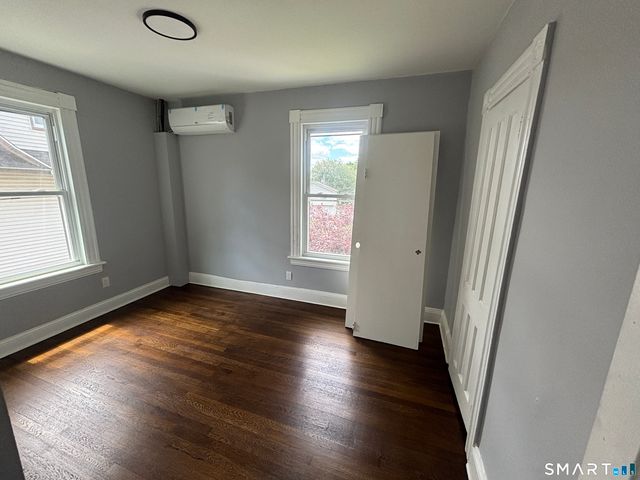 231 Goddard Avenue 2nd Floor, Bridgeport, CT 06610