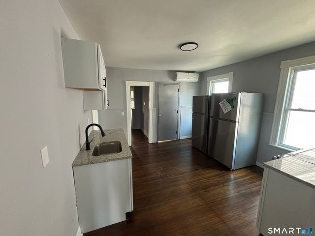 231 Goddard Avenue 2nd Floor, Bridgeport, CT 06610