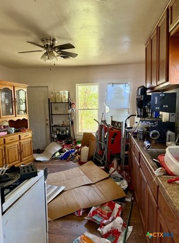 1604 N Travis Avenue, Cameron, TX 76520